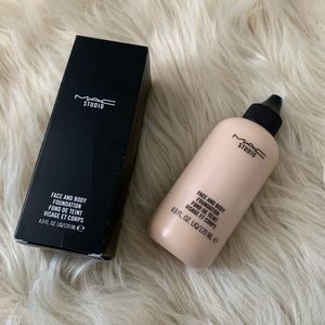 MAC Face & Body Foundation in C1 (120ml)